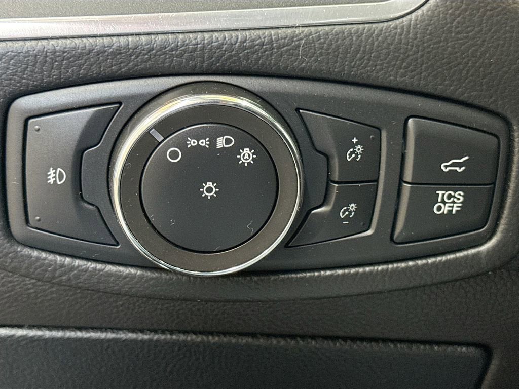 Used 2020 Ford Edge Titanium w/ Equipment Group 301A FWD image 12