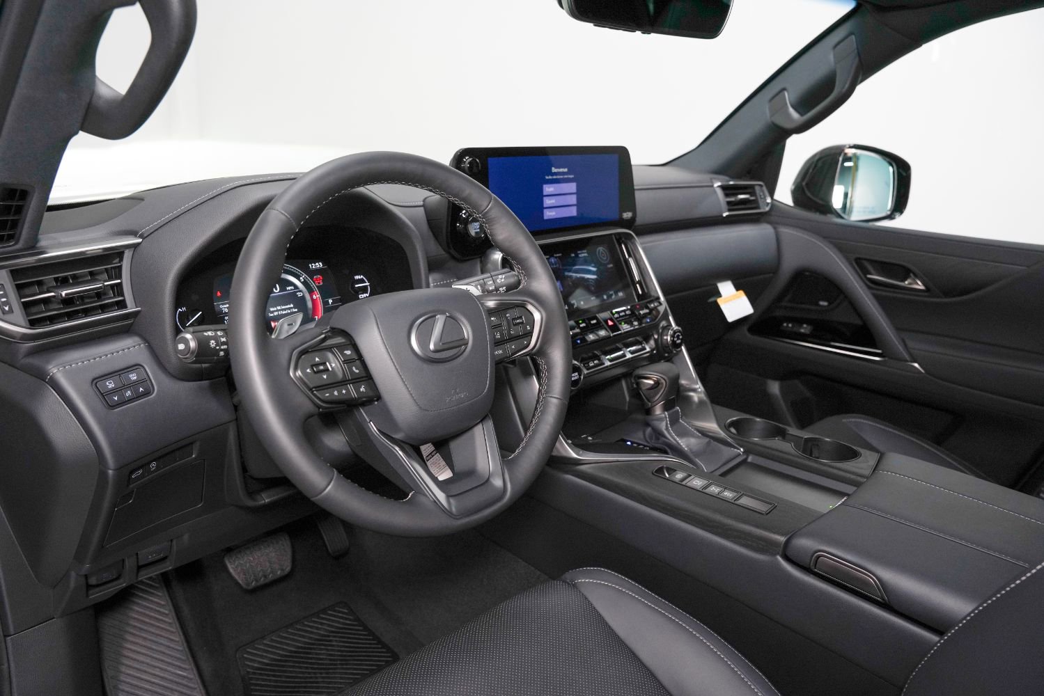 Used 2024 Lexus LX 600 4WD w/ Premium Package image 45