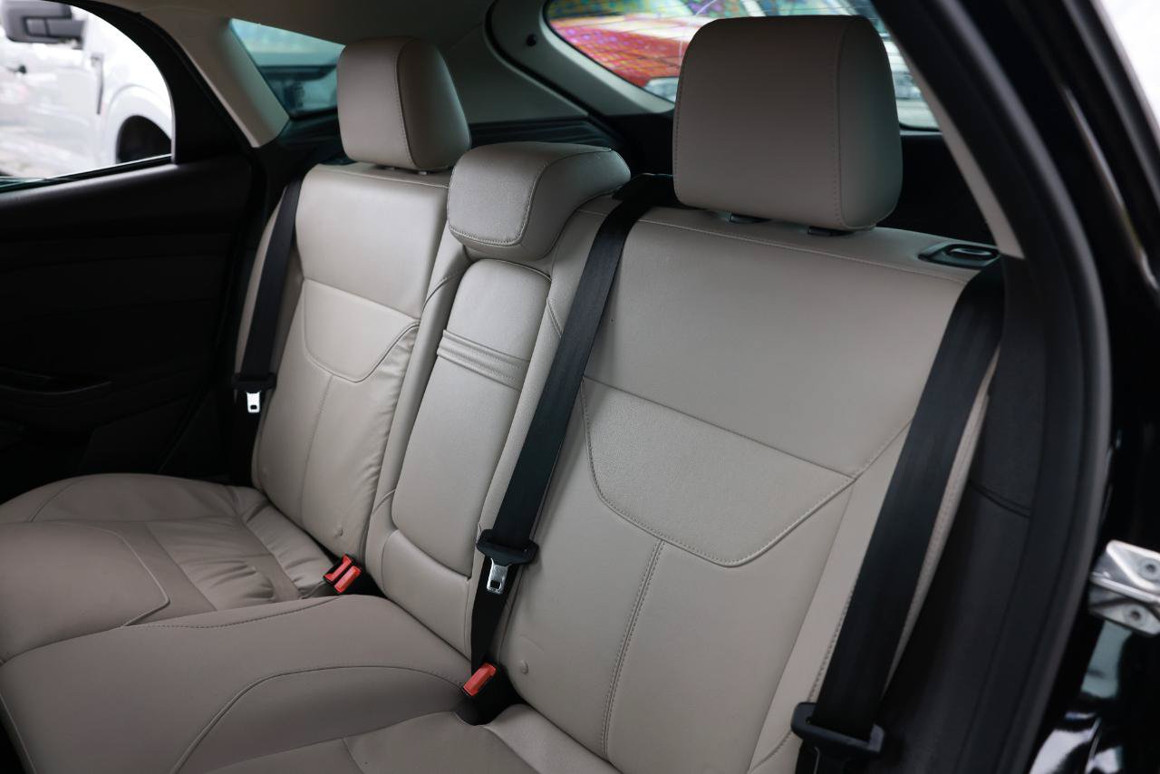 Used 2016 Ford Focus Titanium FWD image 8