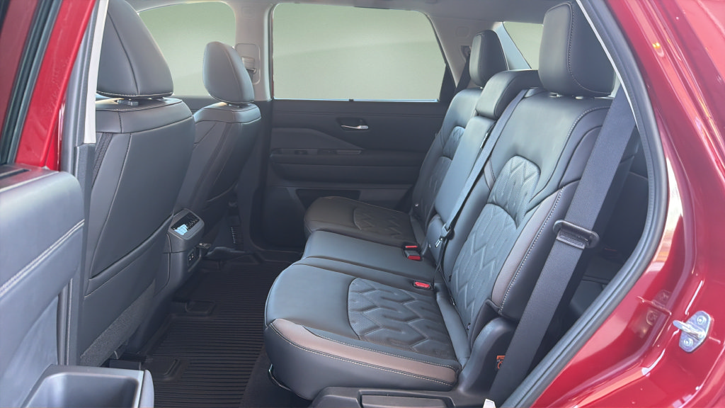 New 2026 Nissan Pathfinder Platinum AWD/4WD image 22