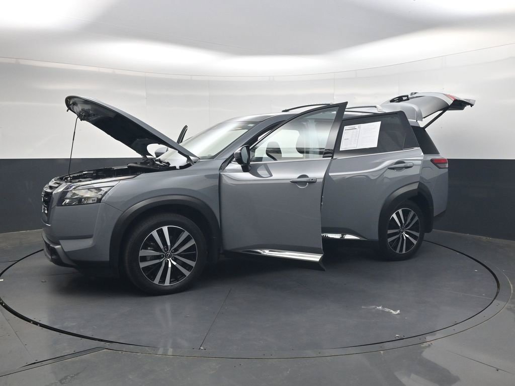 Certified 2025 Nissan Pathfinder Platinum w/ Cargo Package AWD/4WD image 45