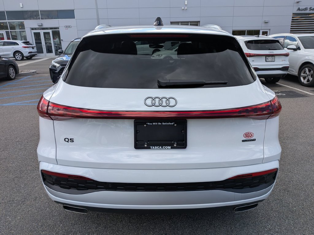 Used 2025 Audi Q5 Premium w/ 19" Wheel Package AWD/4WD image 4