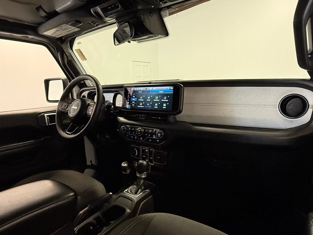 Used 2024 Jeep Wrangler Unlimited image 26