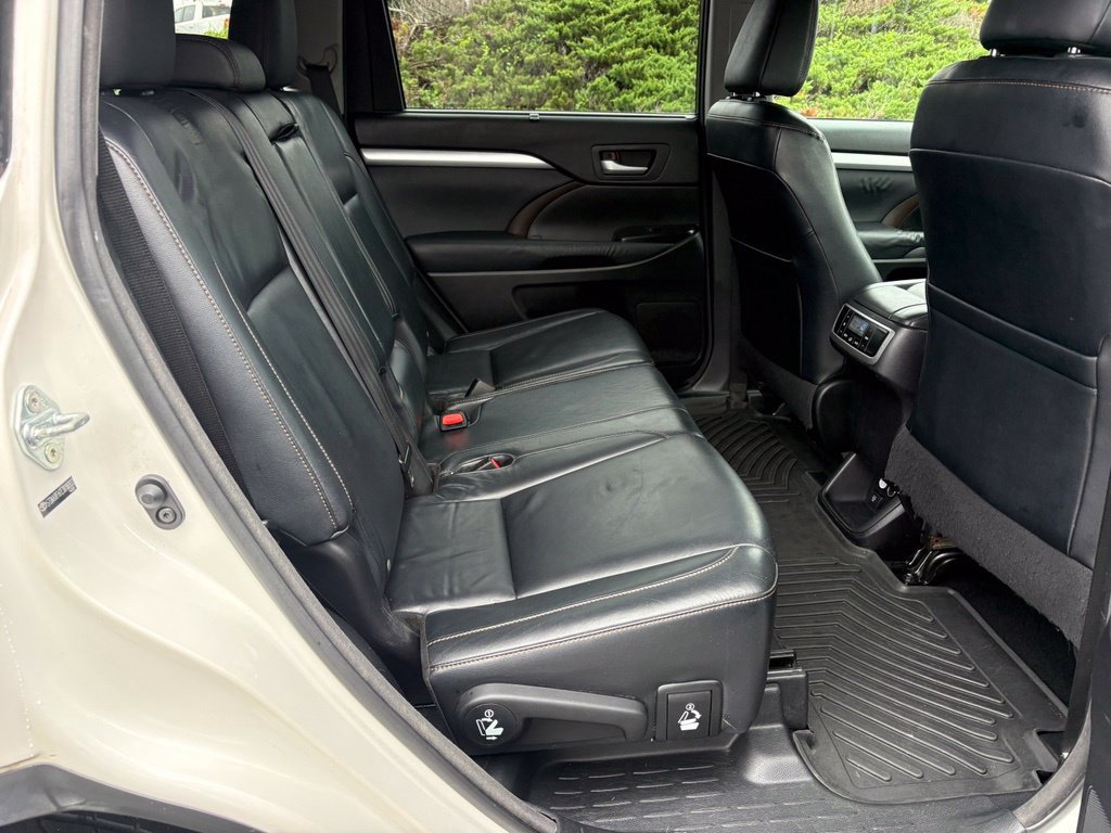Used 2014 Toyota Highlander XLE FWD image 20