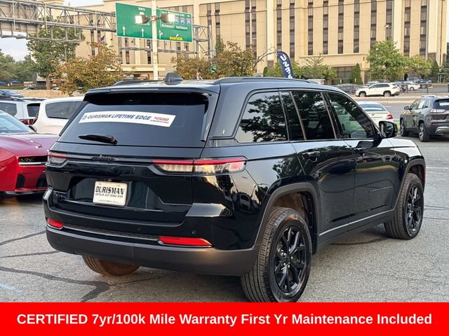 Used 2025 Jeep Grand Cherokee Altitude AWD/4WD image 3