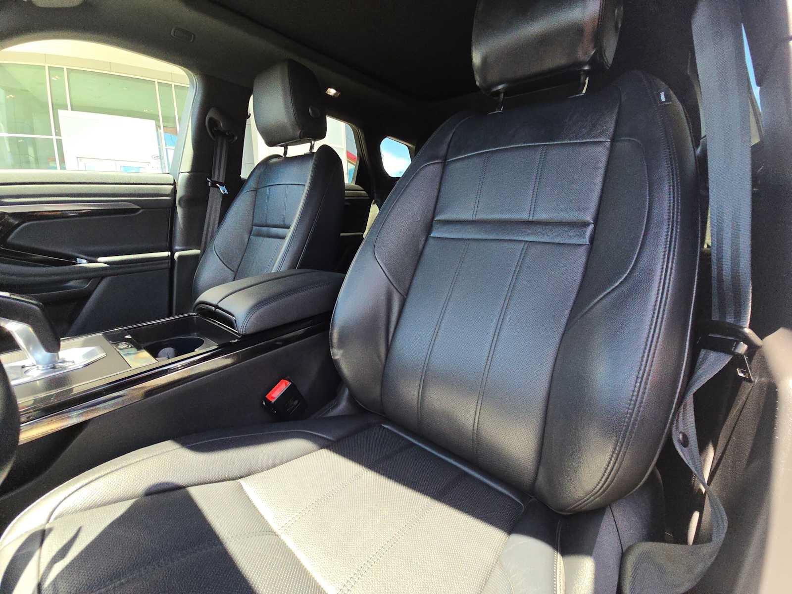 Used 2023 Land Rover Range Rover Evoque R-Dynamic SE AWD/4WD image 22