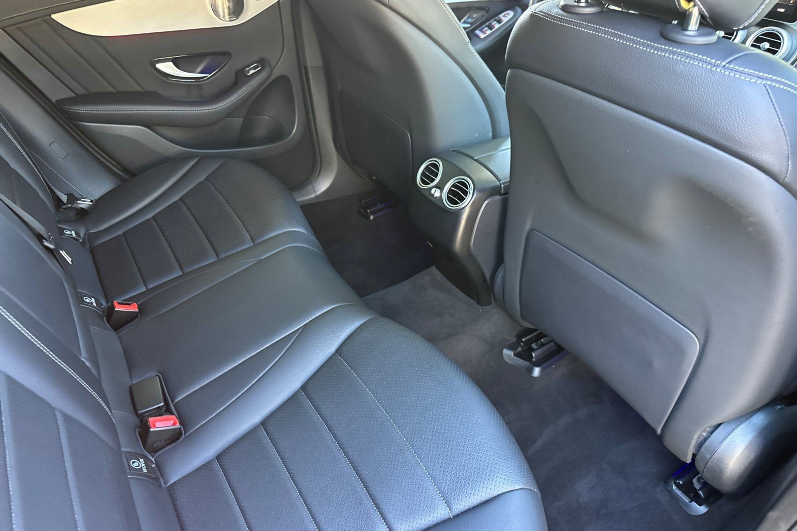 Used 2023 Mercedes-Benz GLC 300 4MATIC Coupe image 34