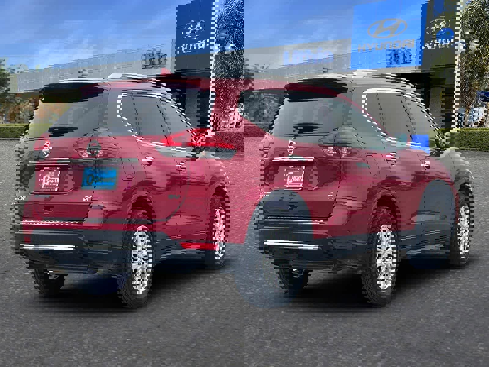 Used 2017 Nissan Rogue SV image 3