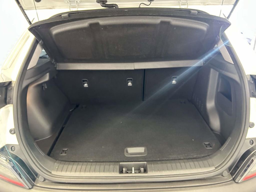 Used 2022 Hyundai Kona SEL w/ Convenience Package FWD image 11