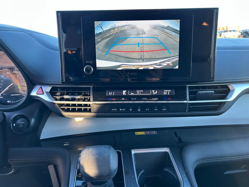 Used 2025 Toyota Sienna LE image 31