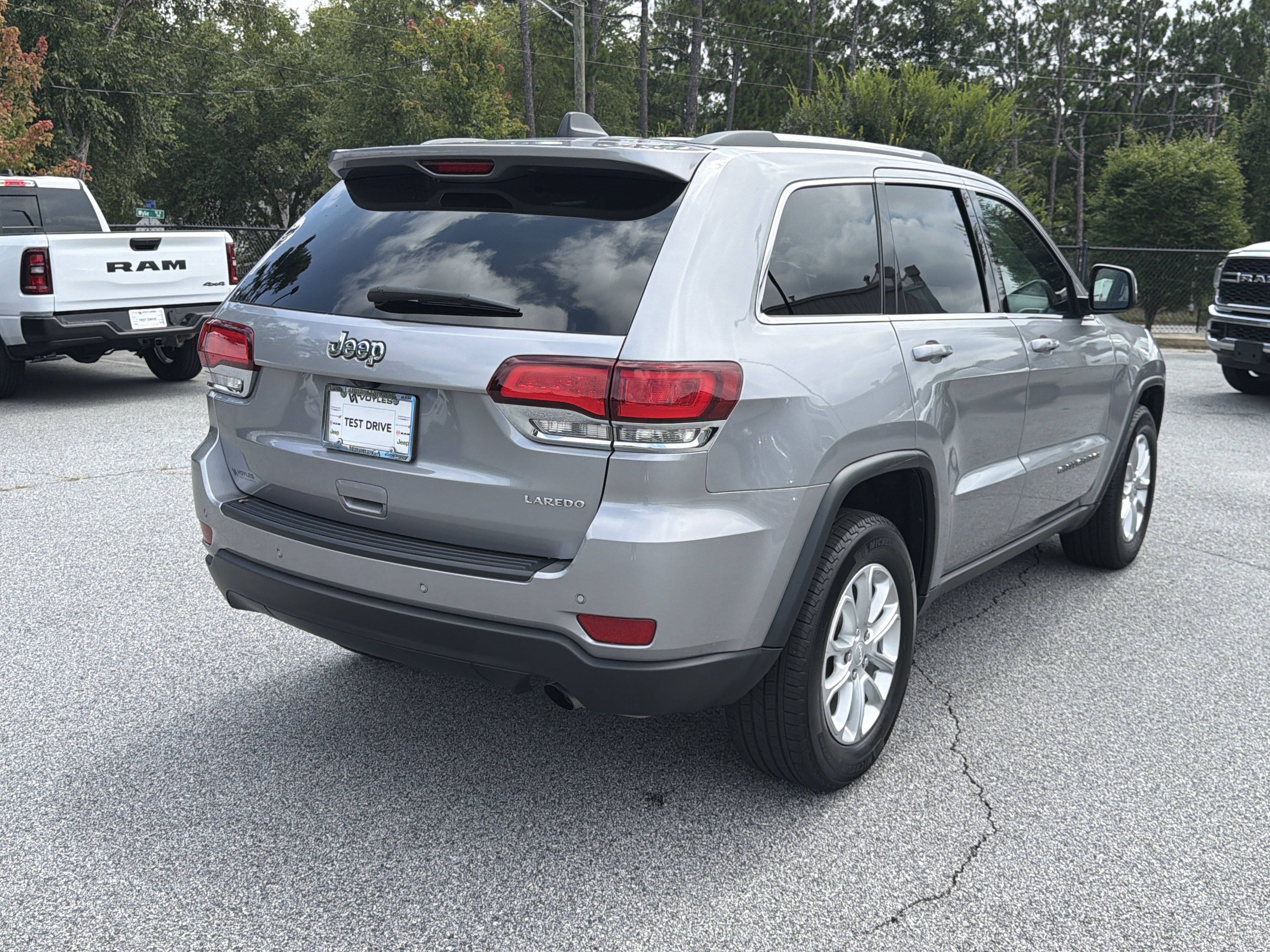 Used 2021 Jeep Grand Cherokee Laredo RWD image 8