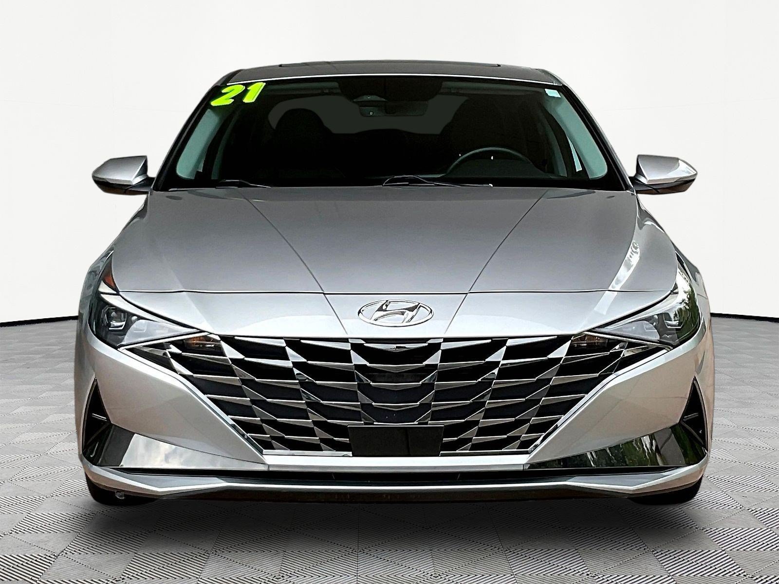 Used 2021 Hyundai Elantra Limited FWD image 2