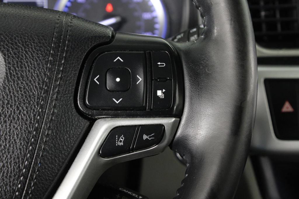 Used 2019 Toyota Highlander XLE AWD/4WD image 28