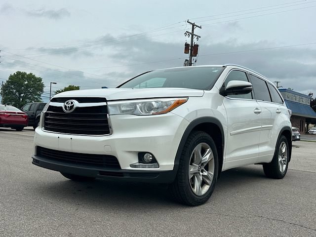 Used 2016 Toyota Highlander Limited w/ Four Season Floor Mat Package AWD/4WD image 1
