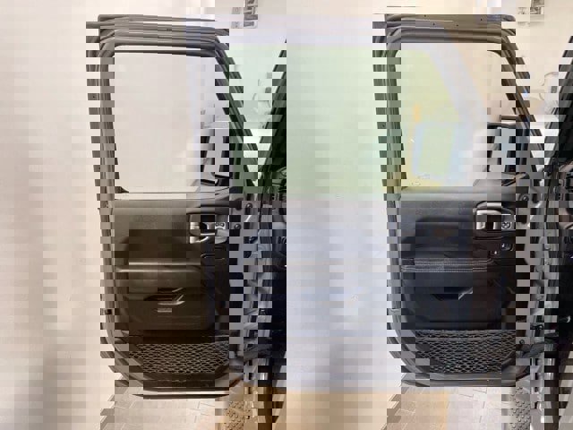 Used 2022 Jeep Wrangler Unlimited Sahara w/ Cold Weather Group image 17