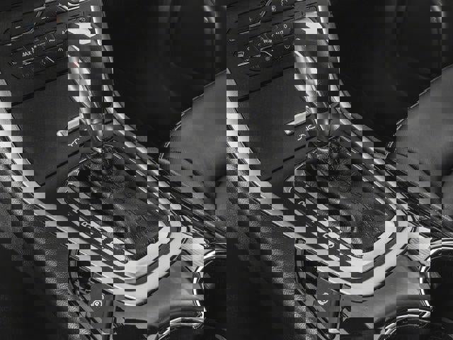 Used 2018 Ford Edge Titanium w/ Technology Package image 11