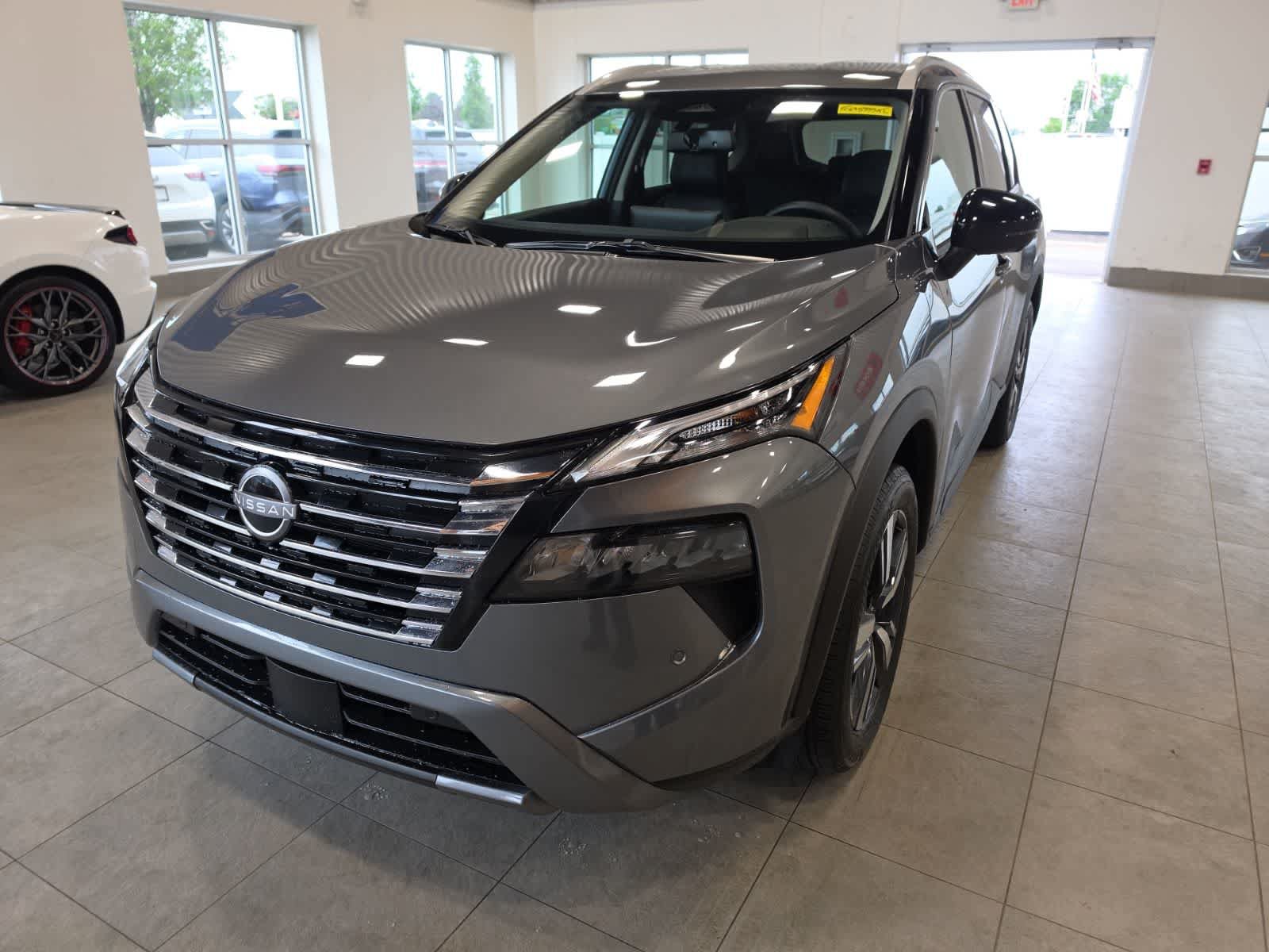 Used 2026 Nissan Rogue SL AWD/4WD image 2