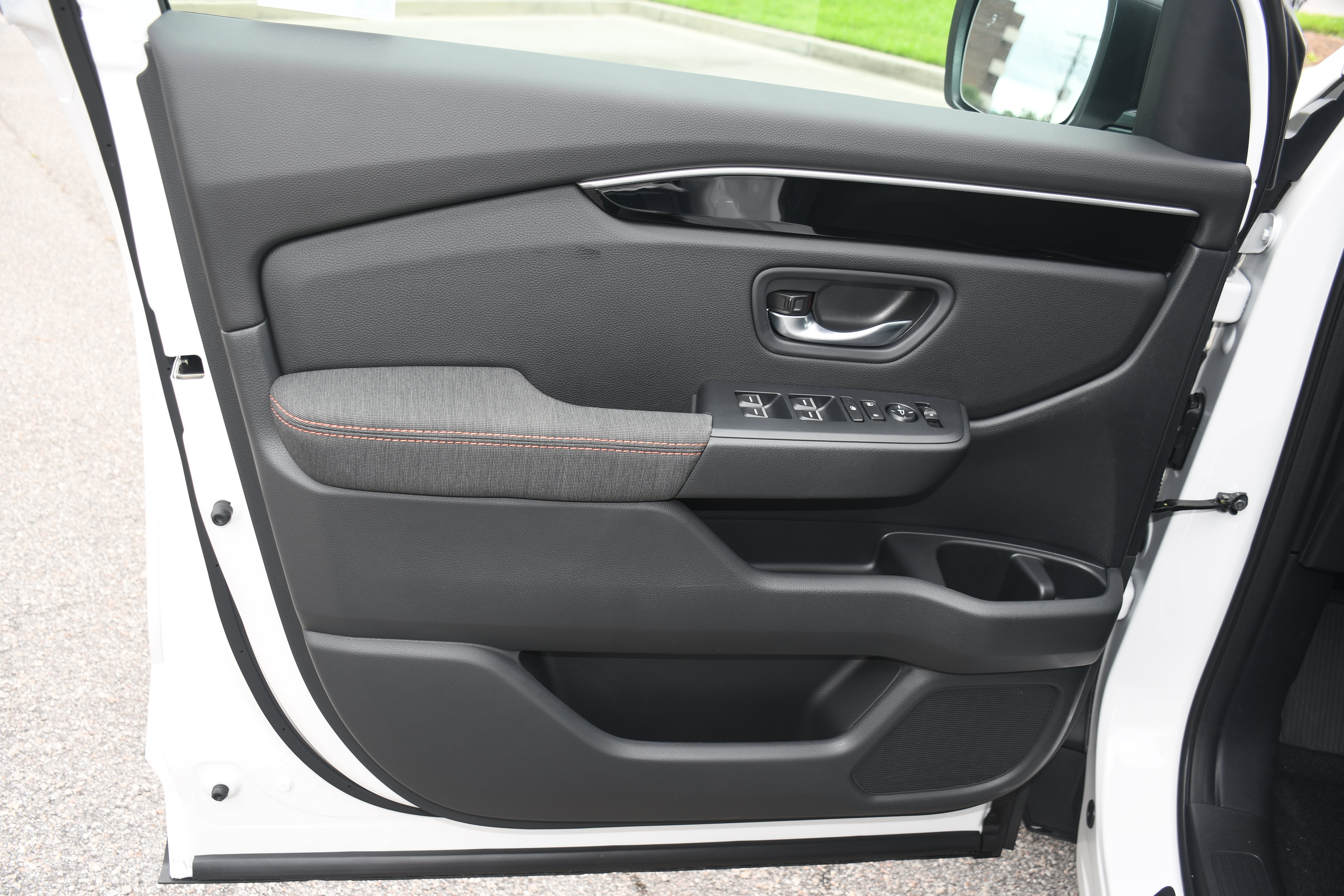 New 2026 Honda Pilot Sport image 5