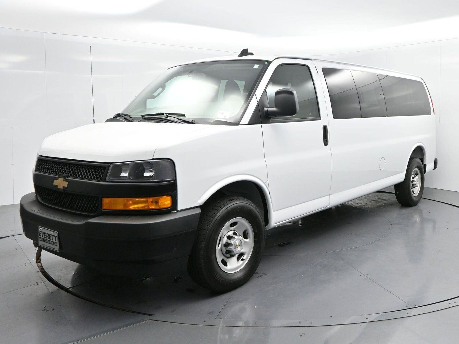 Used 2025 Chevrolet Express 3500 LS image 3
