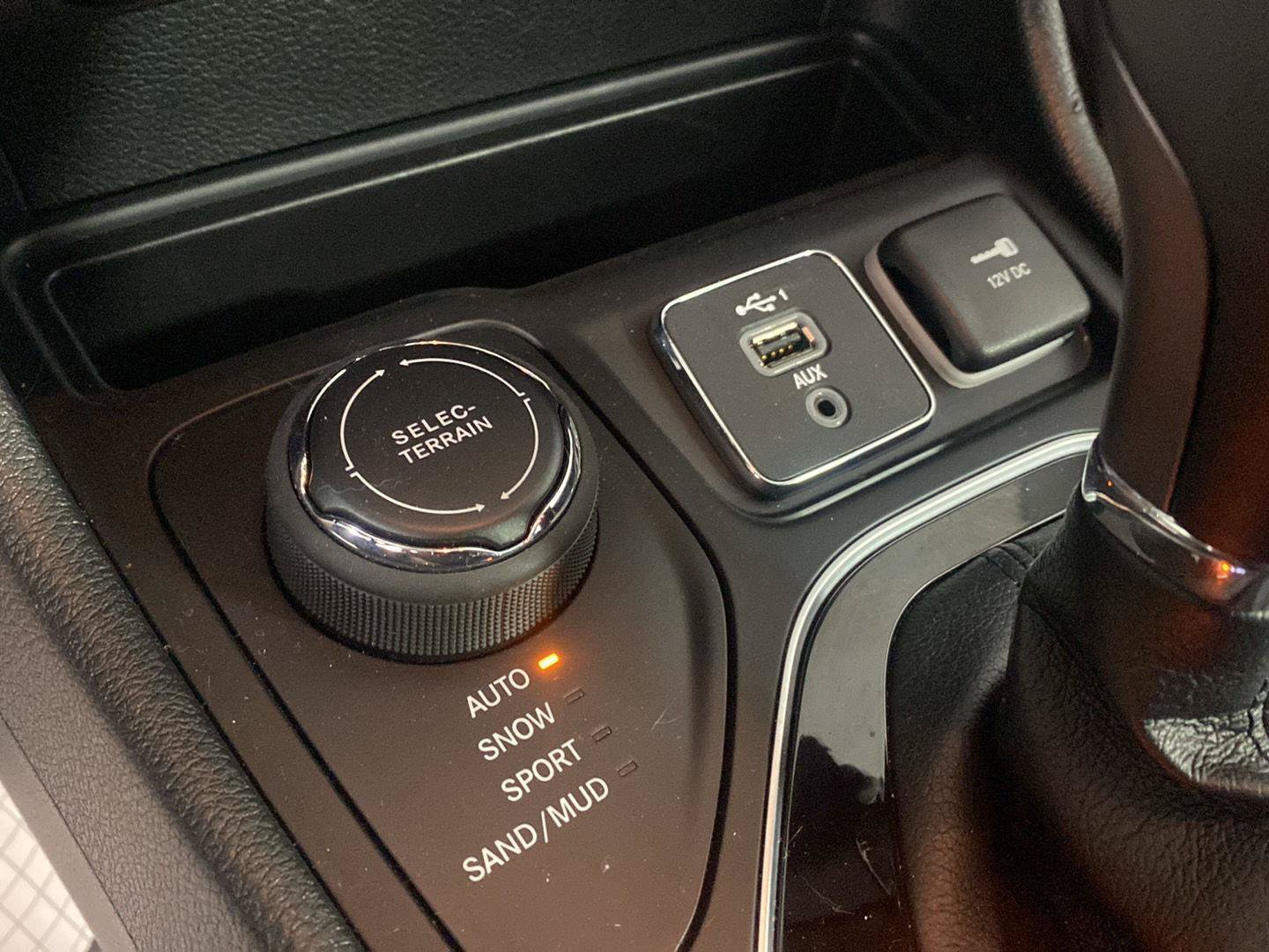 Used 2022 Jeep Cherokee Limited AWD/4WD image 14