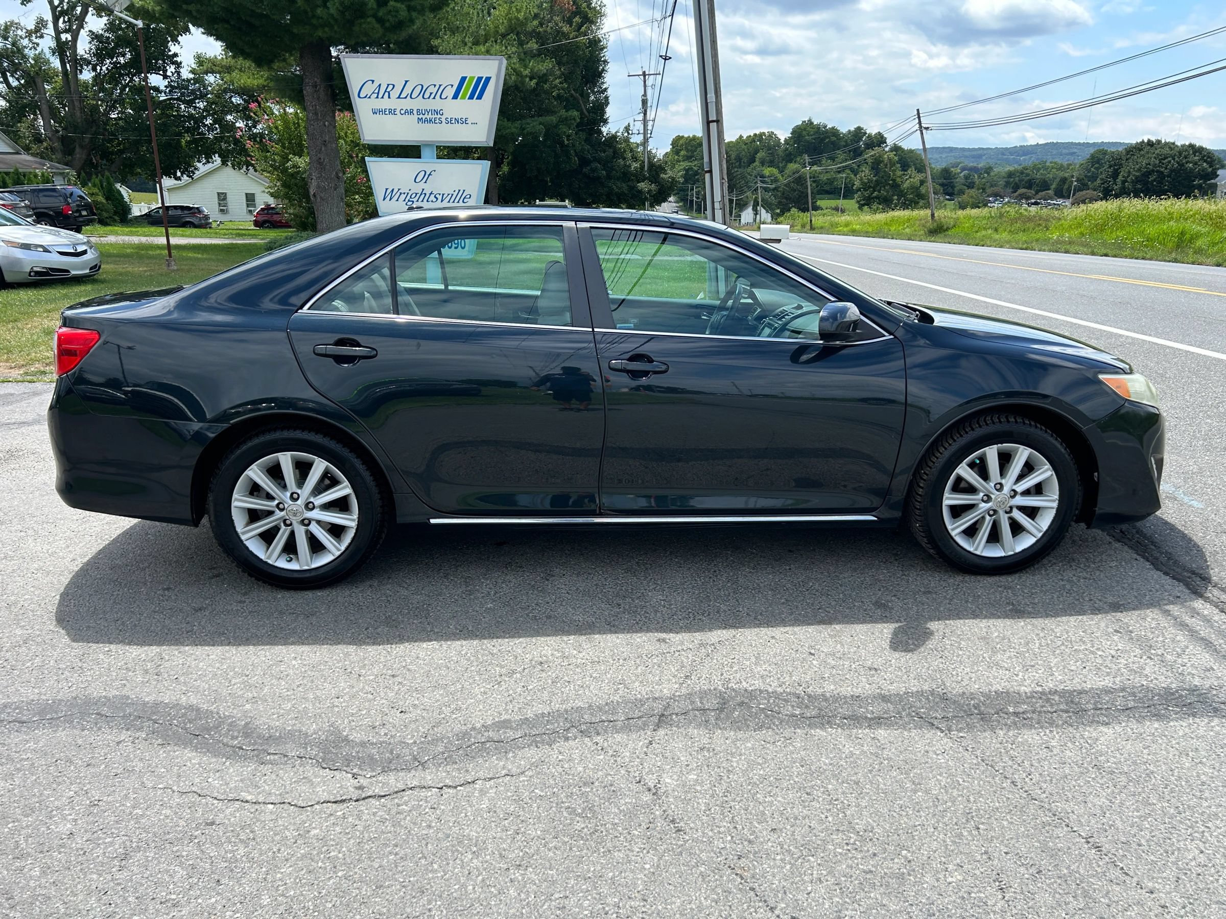 Used 2012 Toyota Camry XLE w/ Leather Pkg FWD image 9