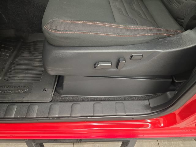 Used 2025 Nissan Frontier PRO-4X AWD/4WD image 35