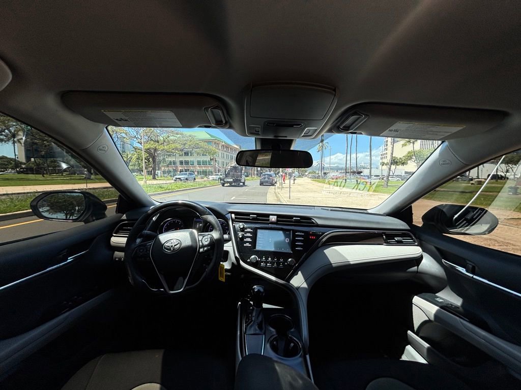 Used 2019 Toyota Camry L image 12