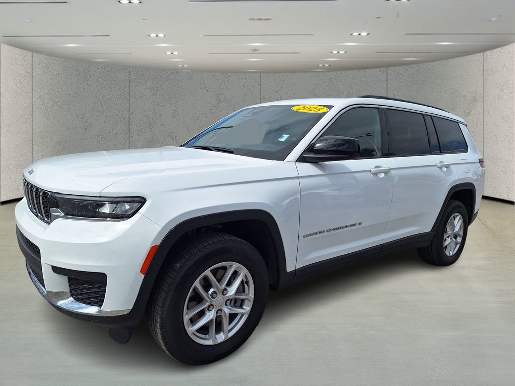 Used 2025 Jeep Grand Cherokee L Laredo image 9