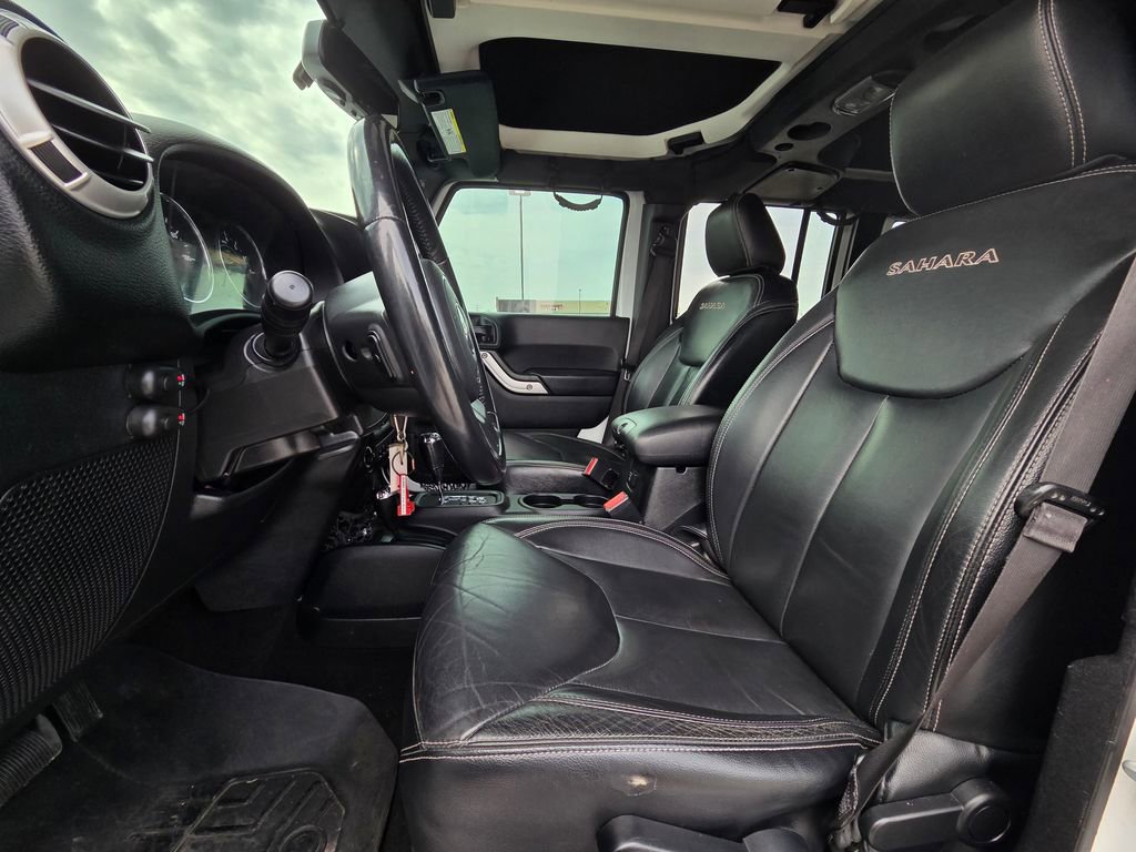 Used 2017 Jeep Wrangler Unlimited Sahara w/ Connectivity Group image 22