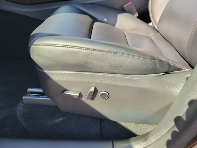 Used 2022 Tesla Model Y Long Range image 16