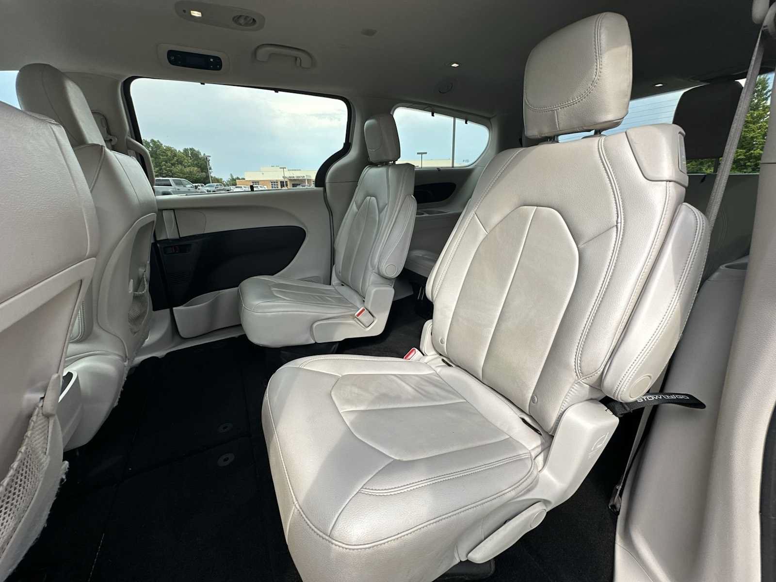 Used 2017 Chrysler Pacifica Touring-L FWD image 21
