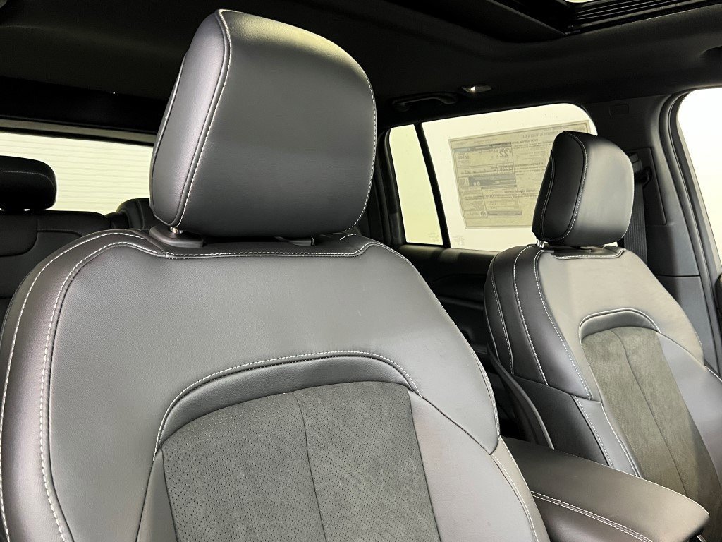 New 2025 Jeep Grand Cherokee Altitude image 6