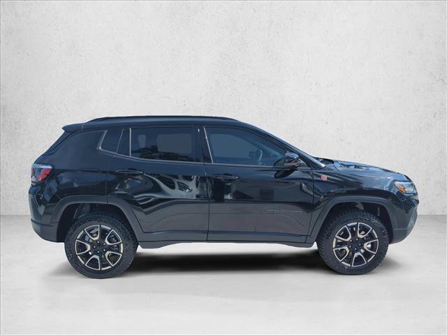 Used 2024 Jeep Compass Trailhawk AWD/4WD image 4