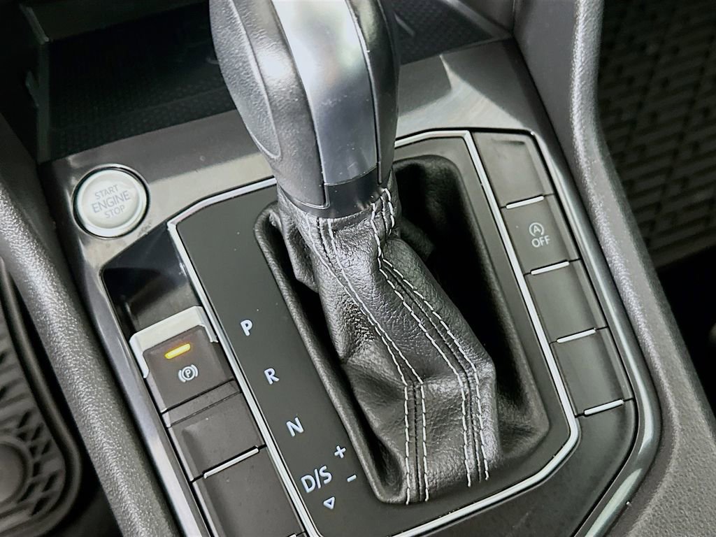 Used 2021 Volkswagen Tiguan SE image 16