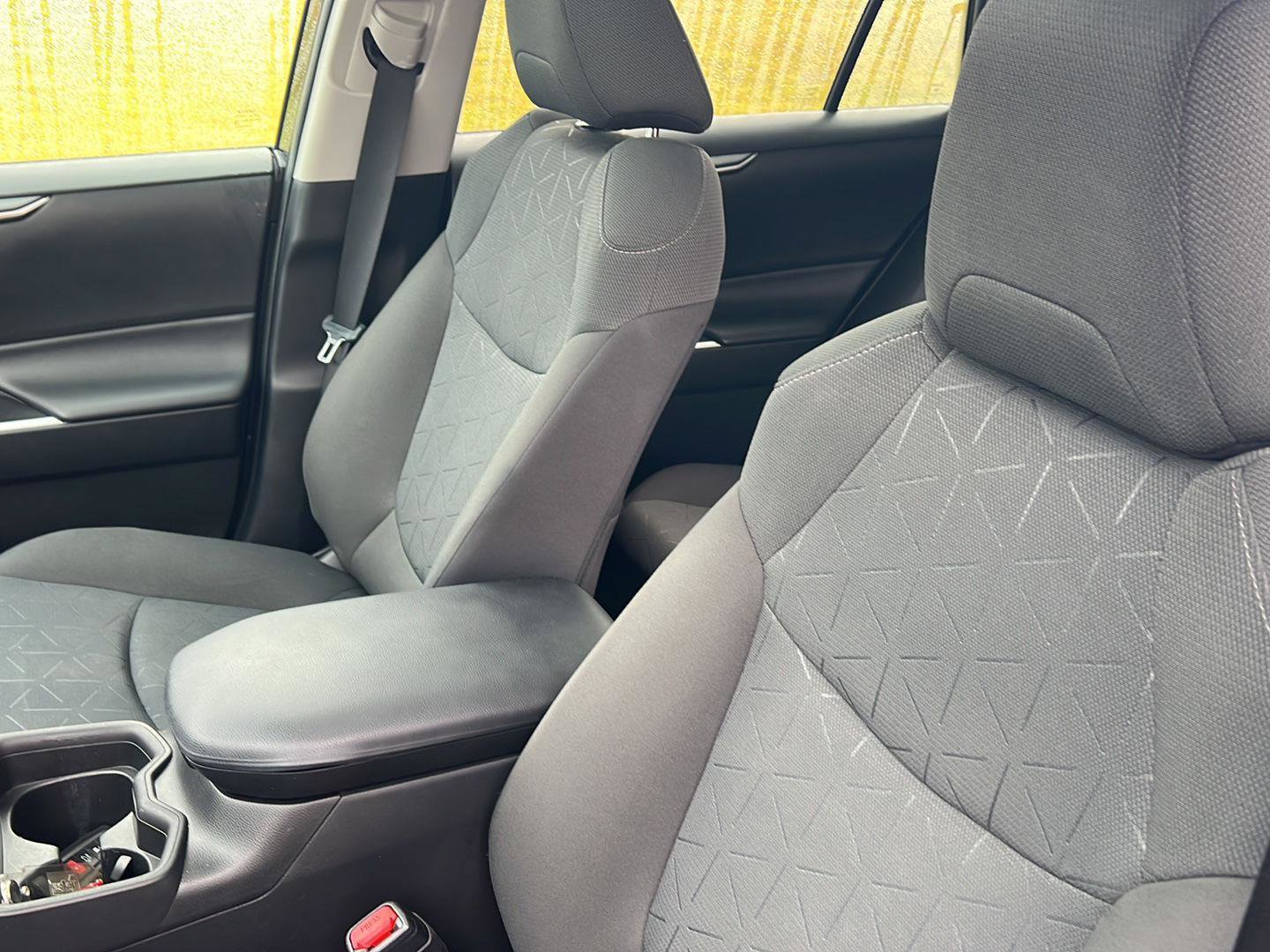 Used 2021 Toyota RAV4 XLE image 28