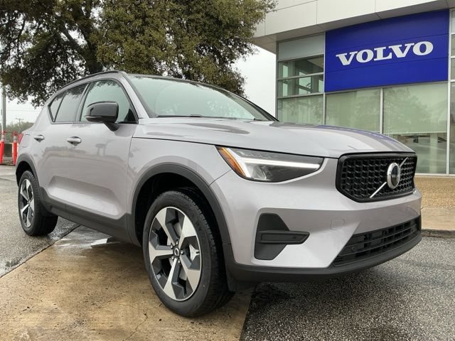 New 2026 Volvo XC40 B4 Core FWD image 1