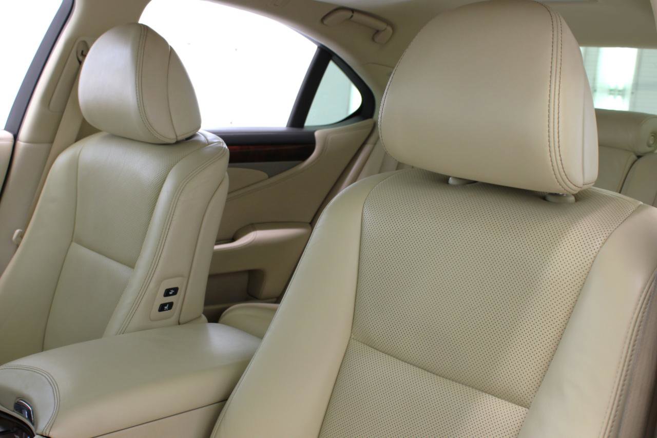 Used 2016 Lexus LS 460 w/ Comfort Package image 34