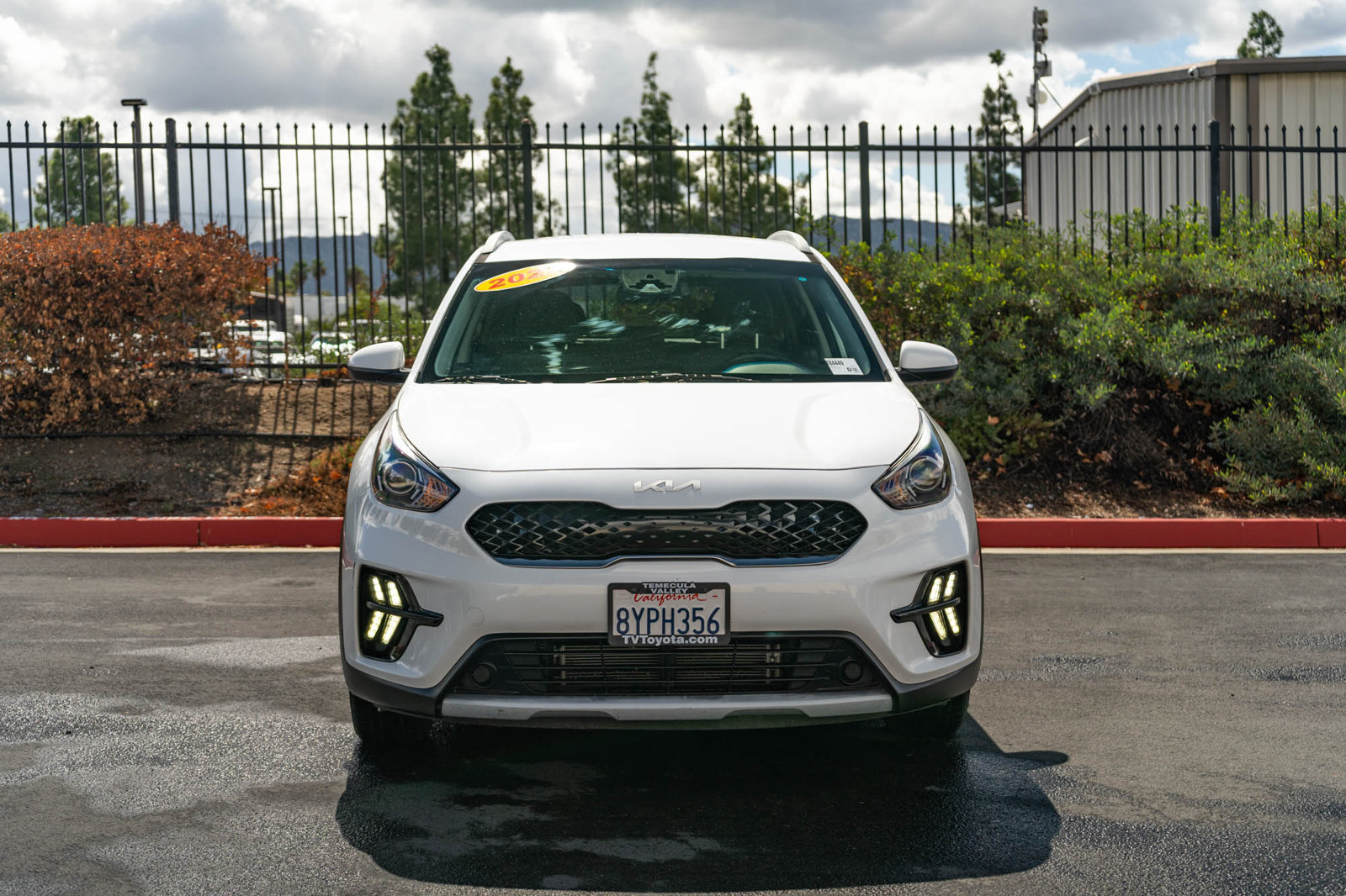 Used 2022 Kia Niro LXS FWD image 2