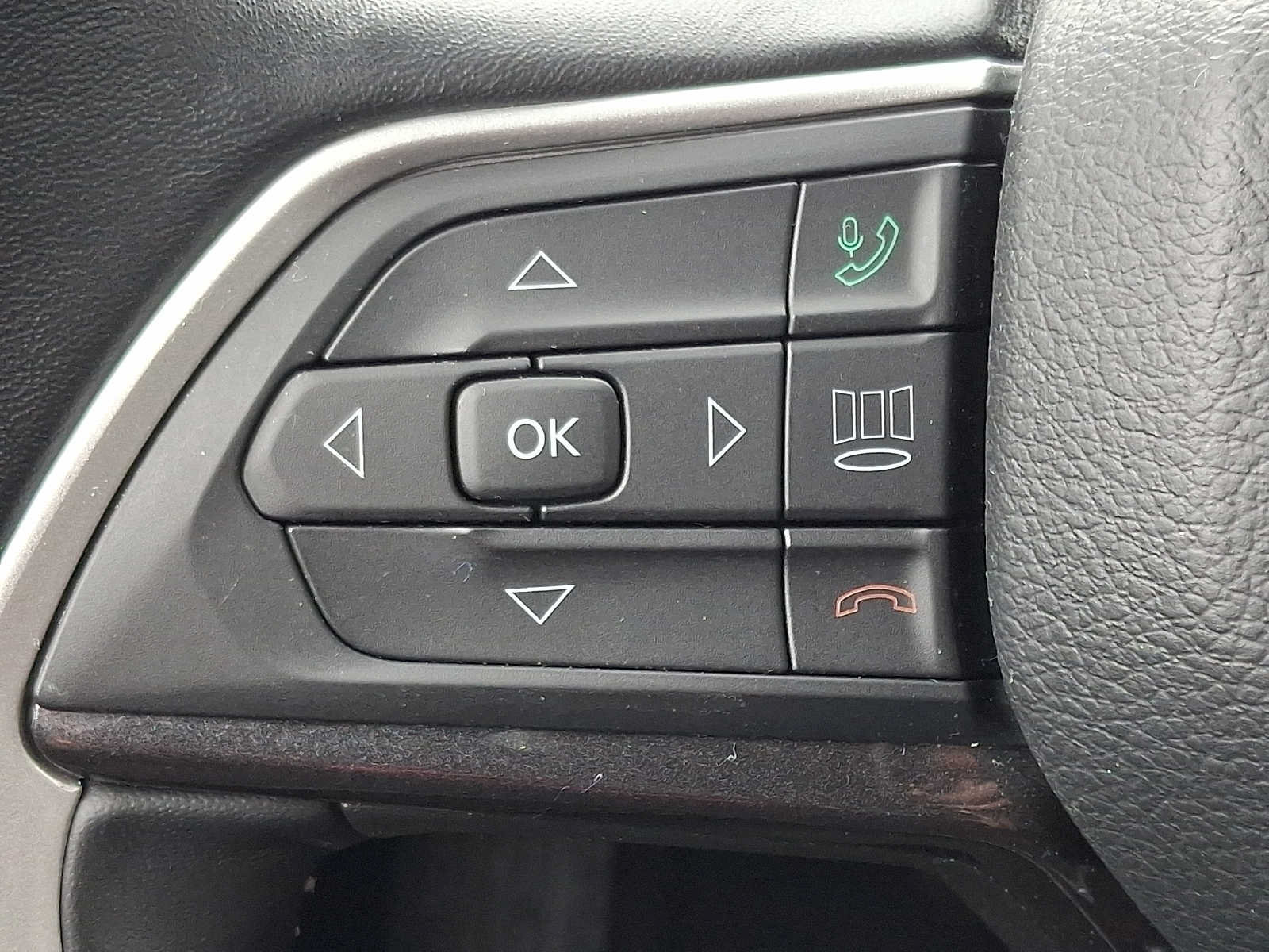 Used 2022 Jeep Grand Cherokee Altitude AWD/4WD image 20