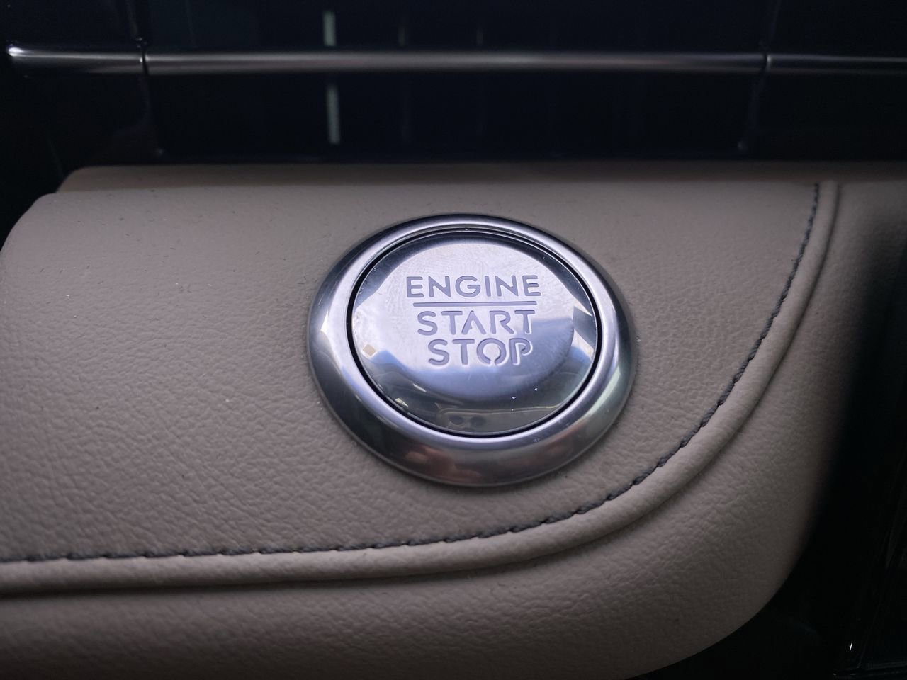 Used 2024 Lincoln Nautilus Reserve w/ Equipment Group 202A image 9