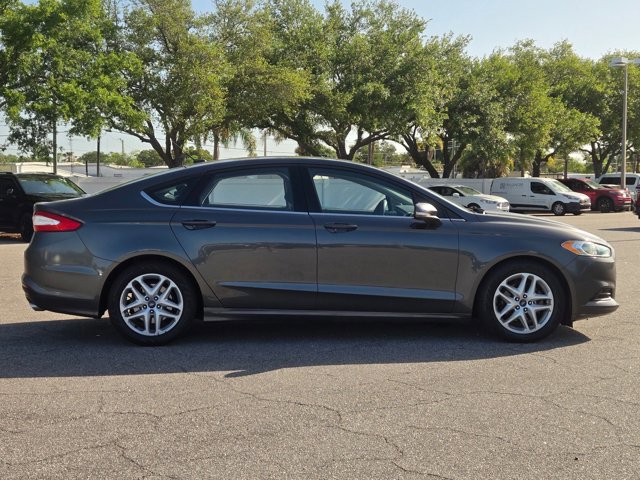 Used 2015 Ford Fusion SE image 4