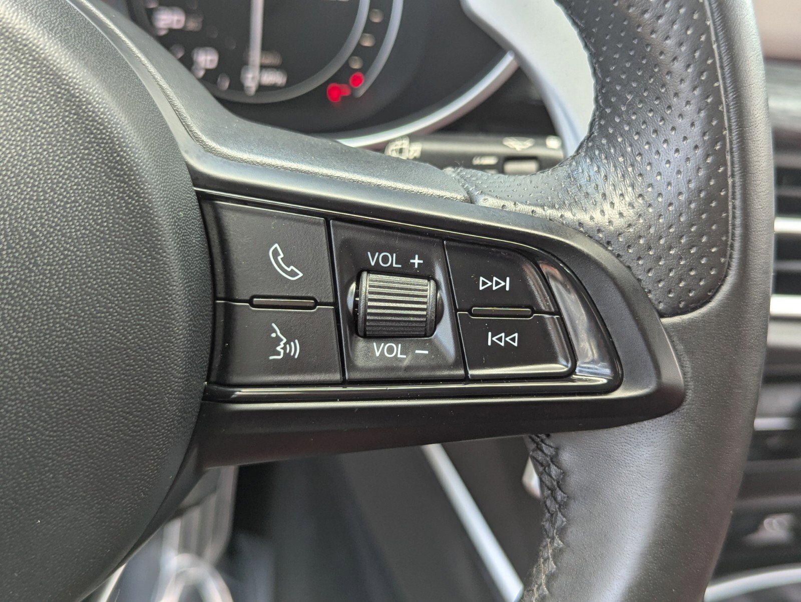 Used 2023 Alfa Romeo Stelvio Sprint RWD image 36