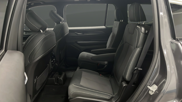 Certified 2025 Jeep Grand Cherokee L Laredo AWD/4WD image 24