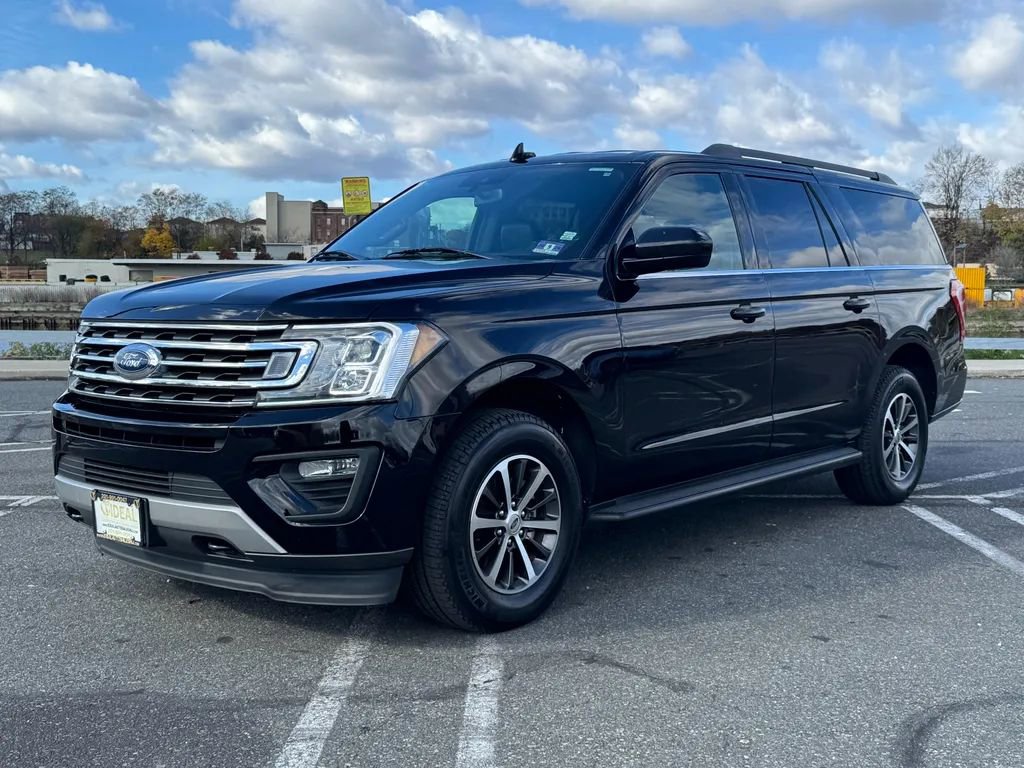Used 2021 Ford Expedition Max XLT image 3