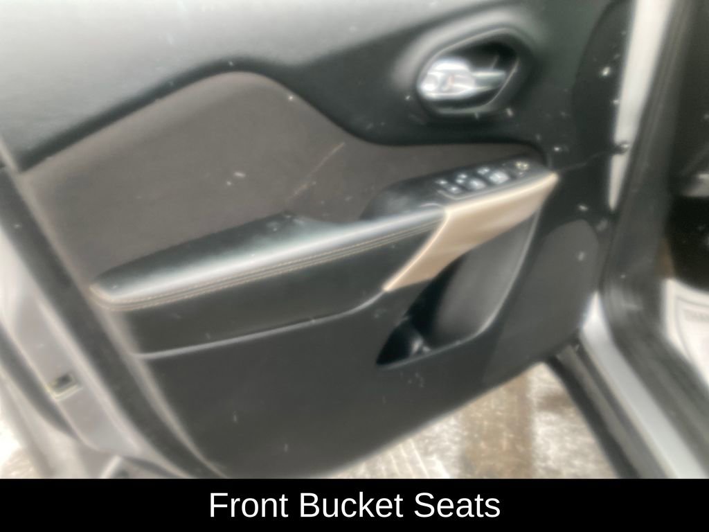 Used 2017 Jeep Cherokee Latitude image 13