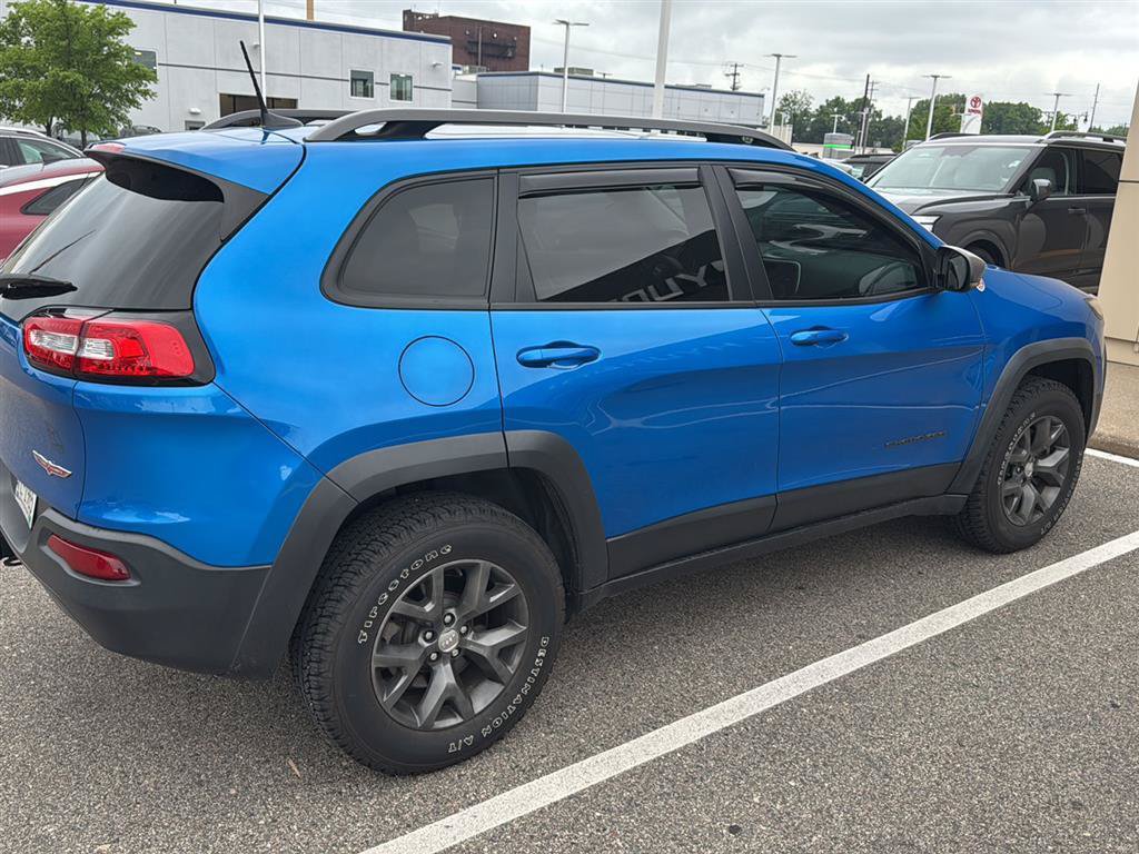 Used 2017 Jeep Cherokee Trailhawk AWD/4WD image 12