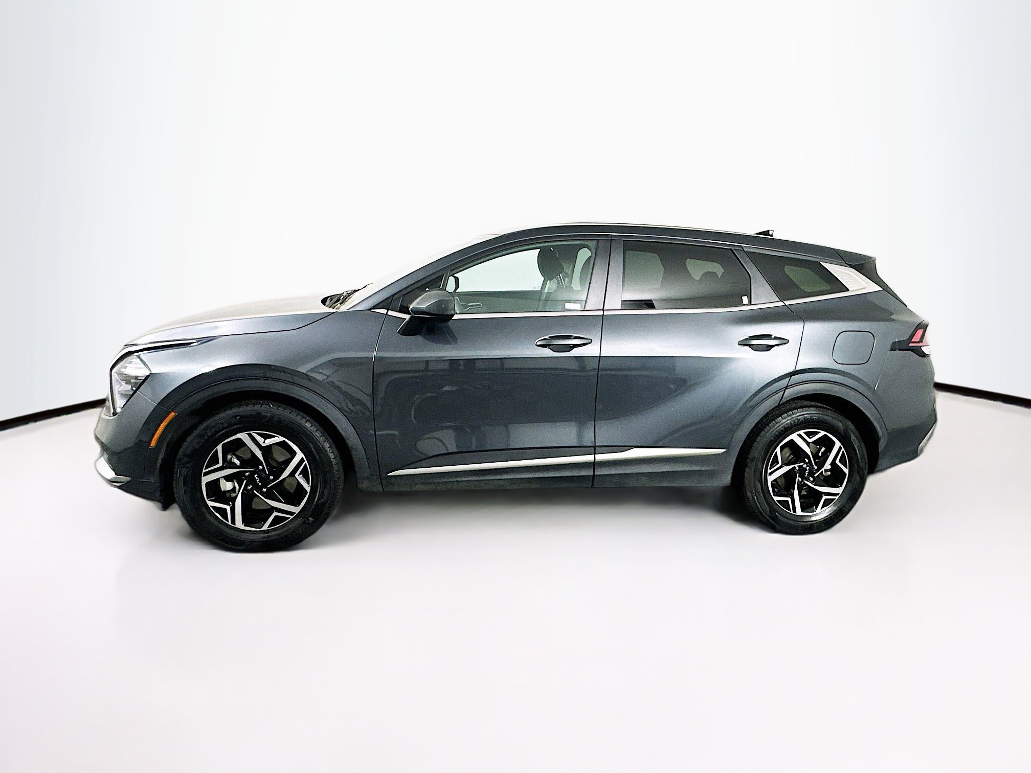 Used 2023 Kia Sportage LX image 4