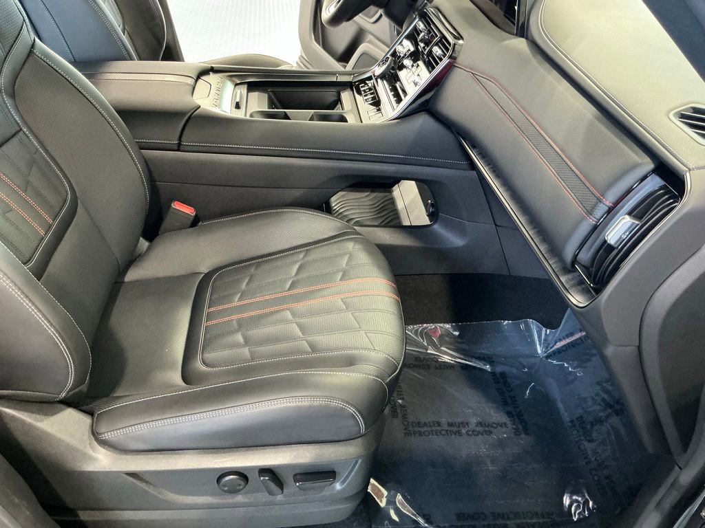 Used 2025 Nissan Armada PRO-4X image 17