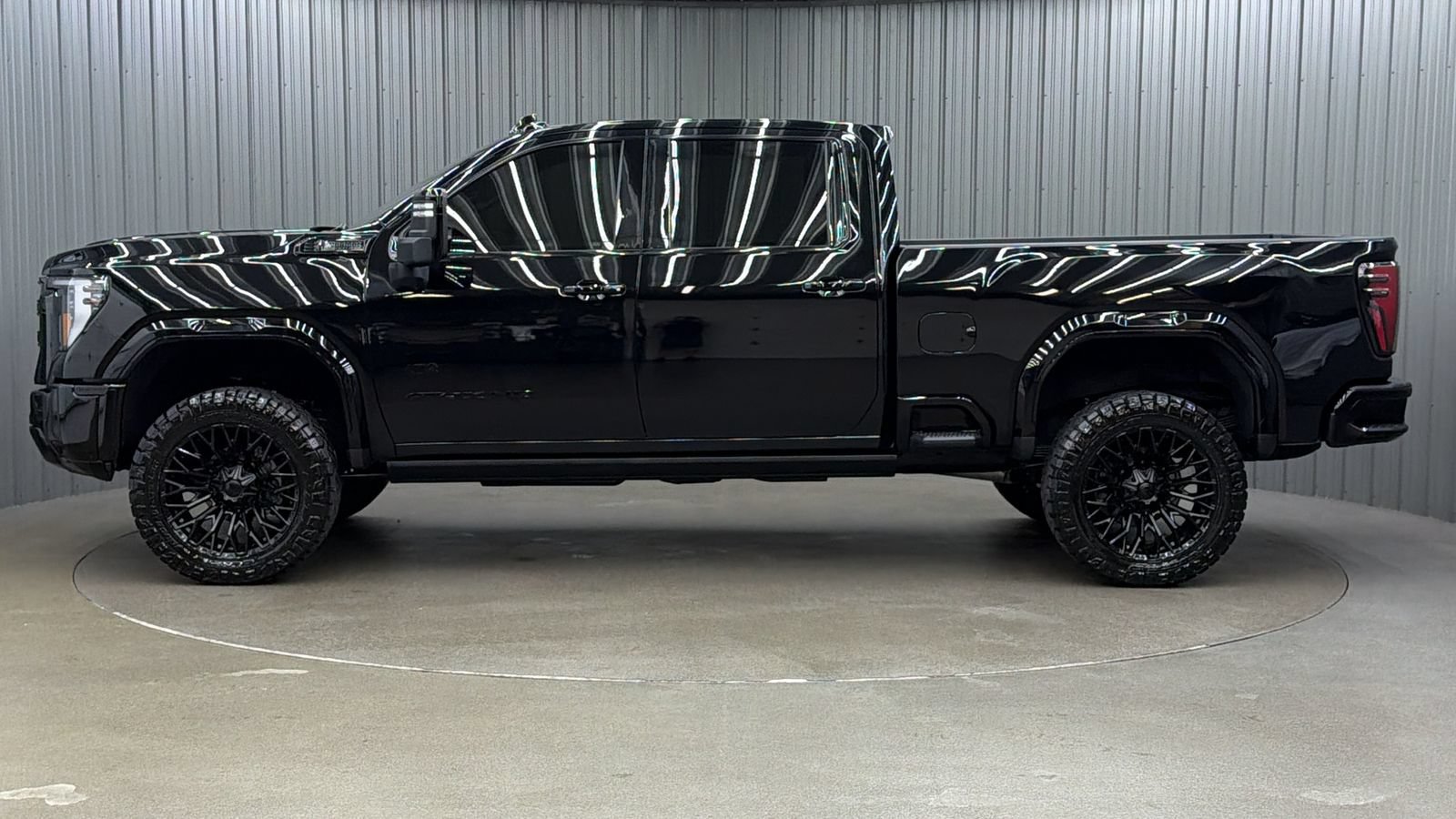 Used 2026 GMC Sierra 2500 AT4X w/ LPO, Black Badging Package AWD/4WD image 2