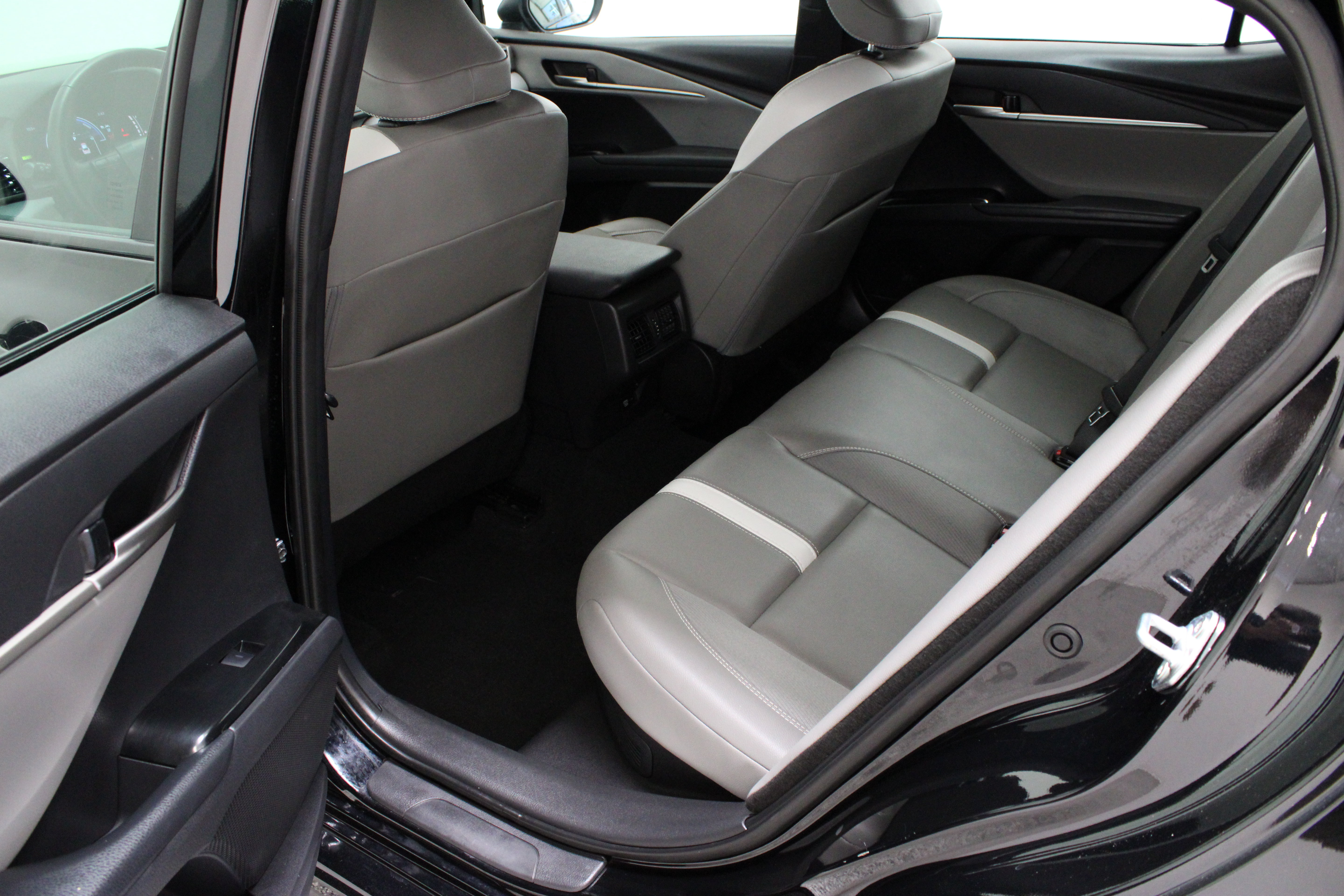 Used 2026 Toyota Camry SE w/ Convenience Package FWD image 27